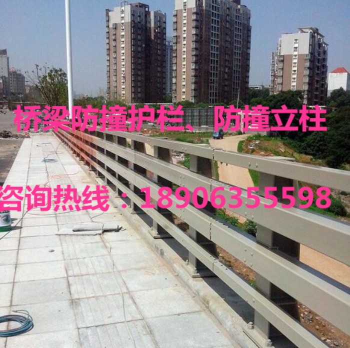 橋梁防撞護欄，防撞立柱